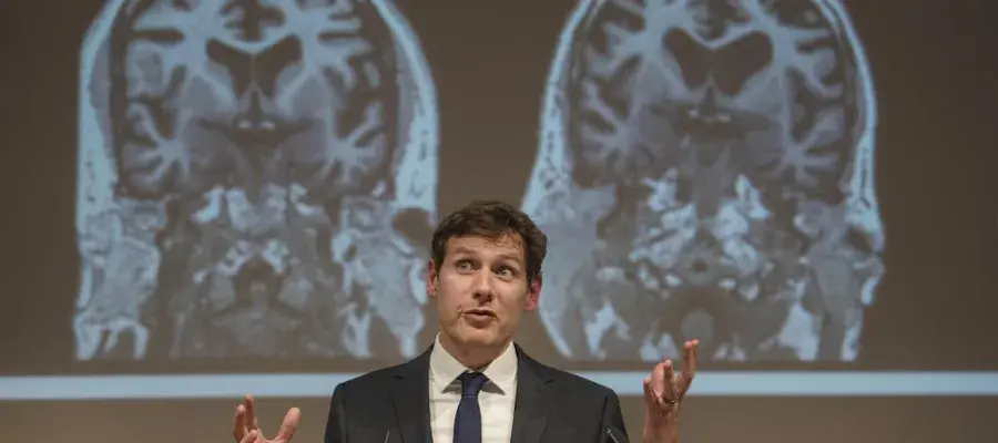 Dr Simon Cox
